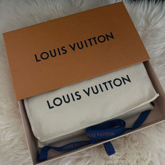 Louis Vuitton Sarah Wallet EUC - Picture 14 of 15